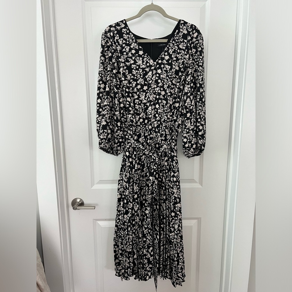 Lane Bryant size 22 knee length NWT poofy sleeve dress black white floral